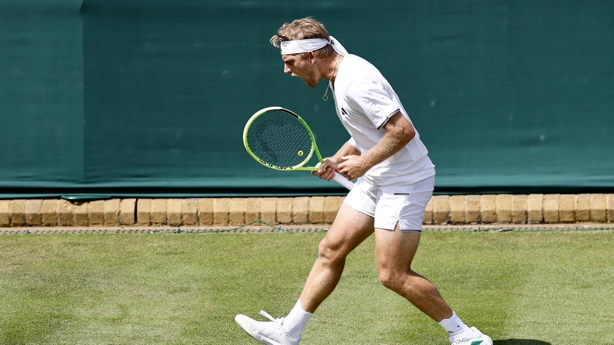 El malagueño Alejandro Davidovich celebra este viernes un punto en Wimbledon.