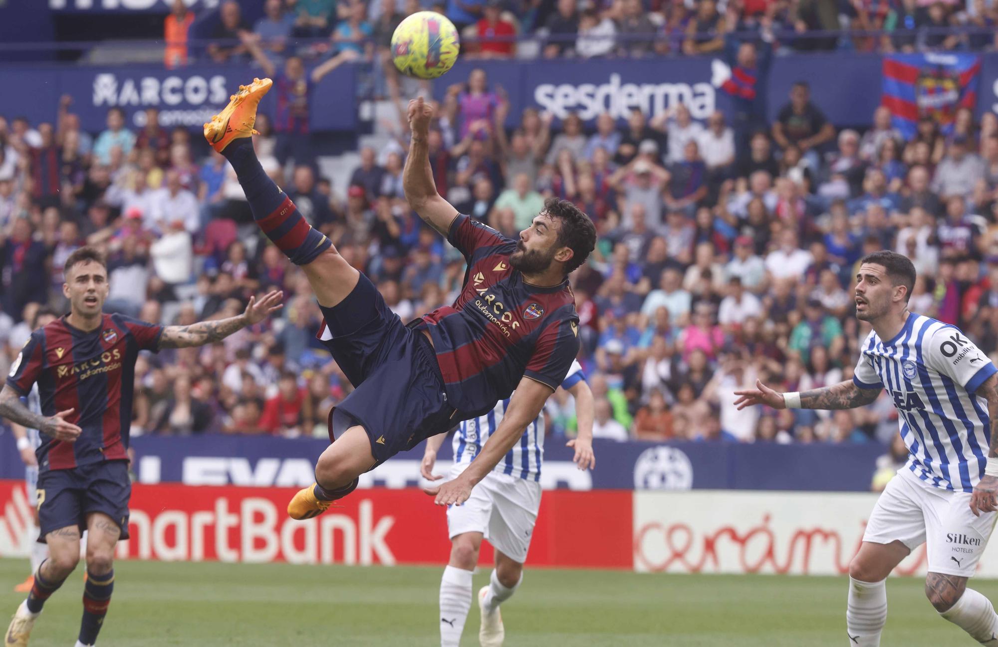 Las mejores imágenes del Levante UD - Deportivo Alavés