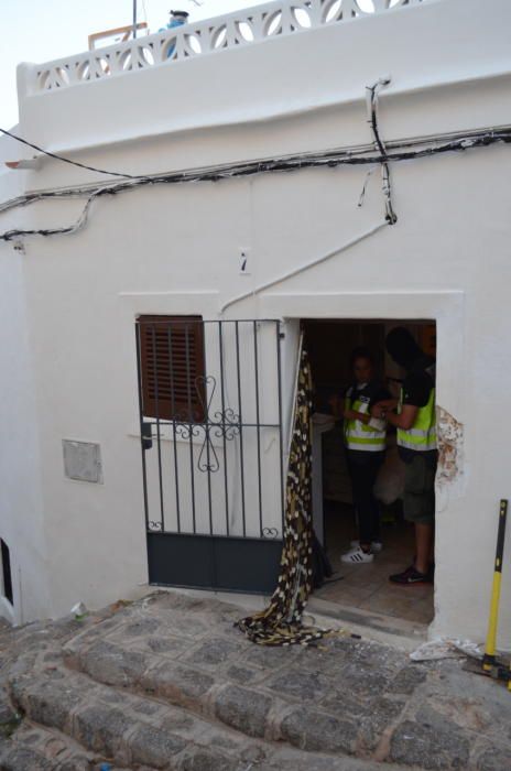 La Policía Nacional ha desarticulado un importante punto de venta de drogas en el barrio de sa Penya, en Ibiza, tras el operativo desplegado esta mañana, que se ha saldado con once detenidos.
