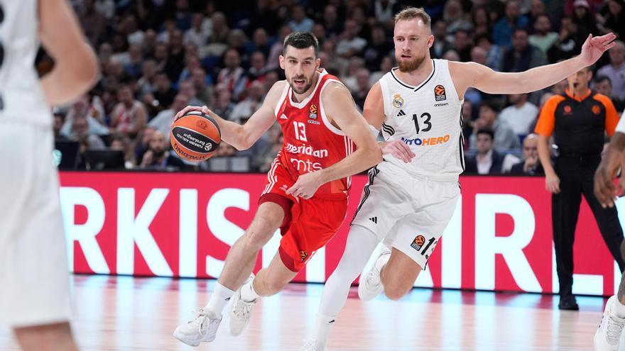 Dzanan Musa, en un partido contra el Estrella Roja.