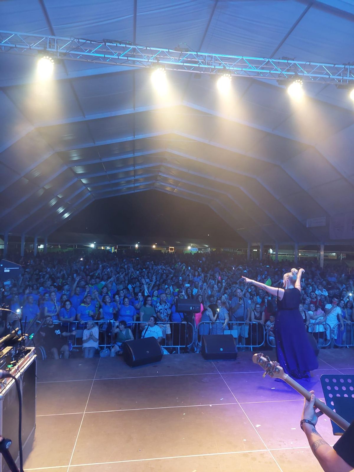 La Hungara llenó la explanada de las carpas, en un concierto patrocinado por la peña Los Pocos.