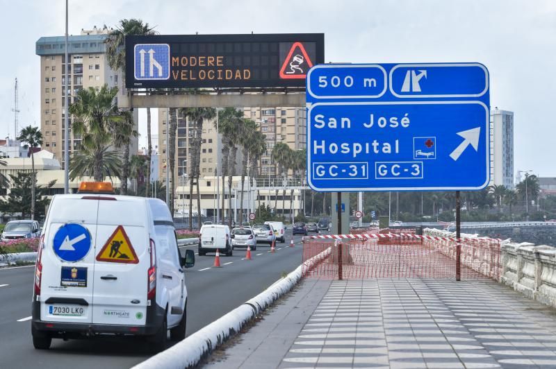 Carril derecho de la GC-1 y paseo marítimo cerrados