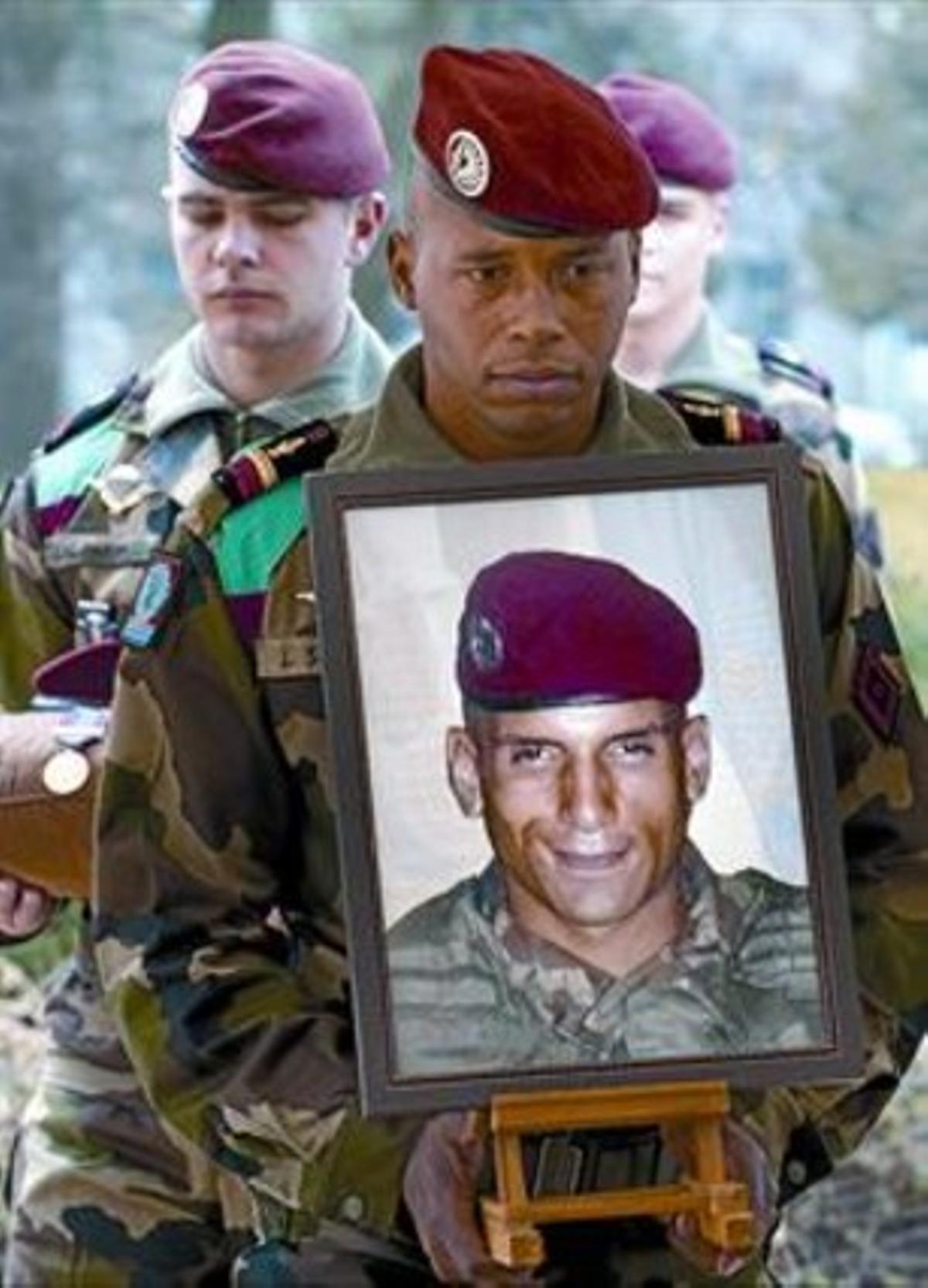 Ashton Colby és un jove de 23 anys que abans va arribar a ser Miss Ohio.