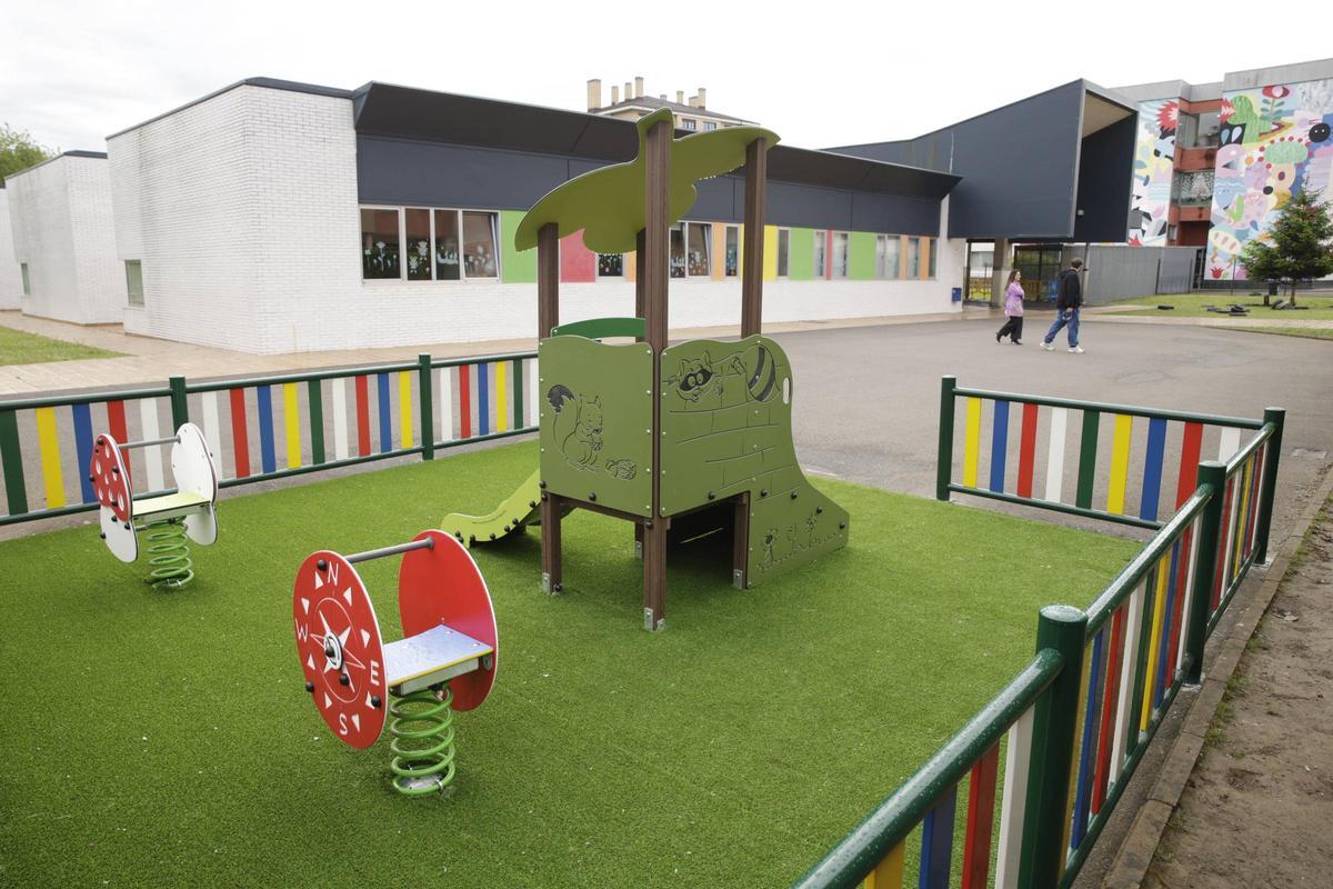 El parque infantil recién estrenado.