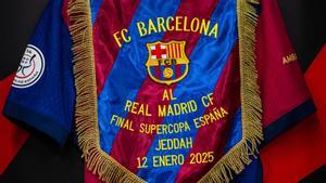 El banderín de capitán que entregará el Barça a su homólogo del Madrid antes de la final de la Supercopa de España en Yeda.