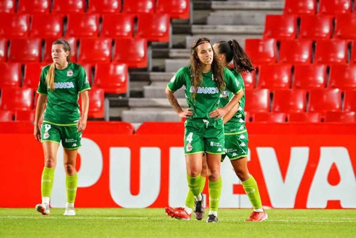 Carlota Suárez y Henar, después de encajar uno de los goles del Granada. |  // RCD