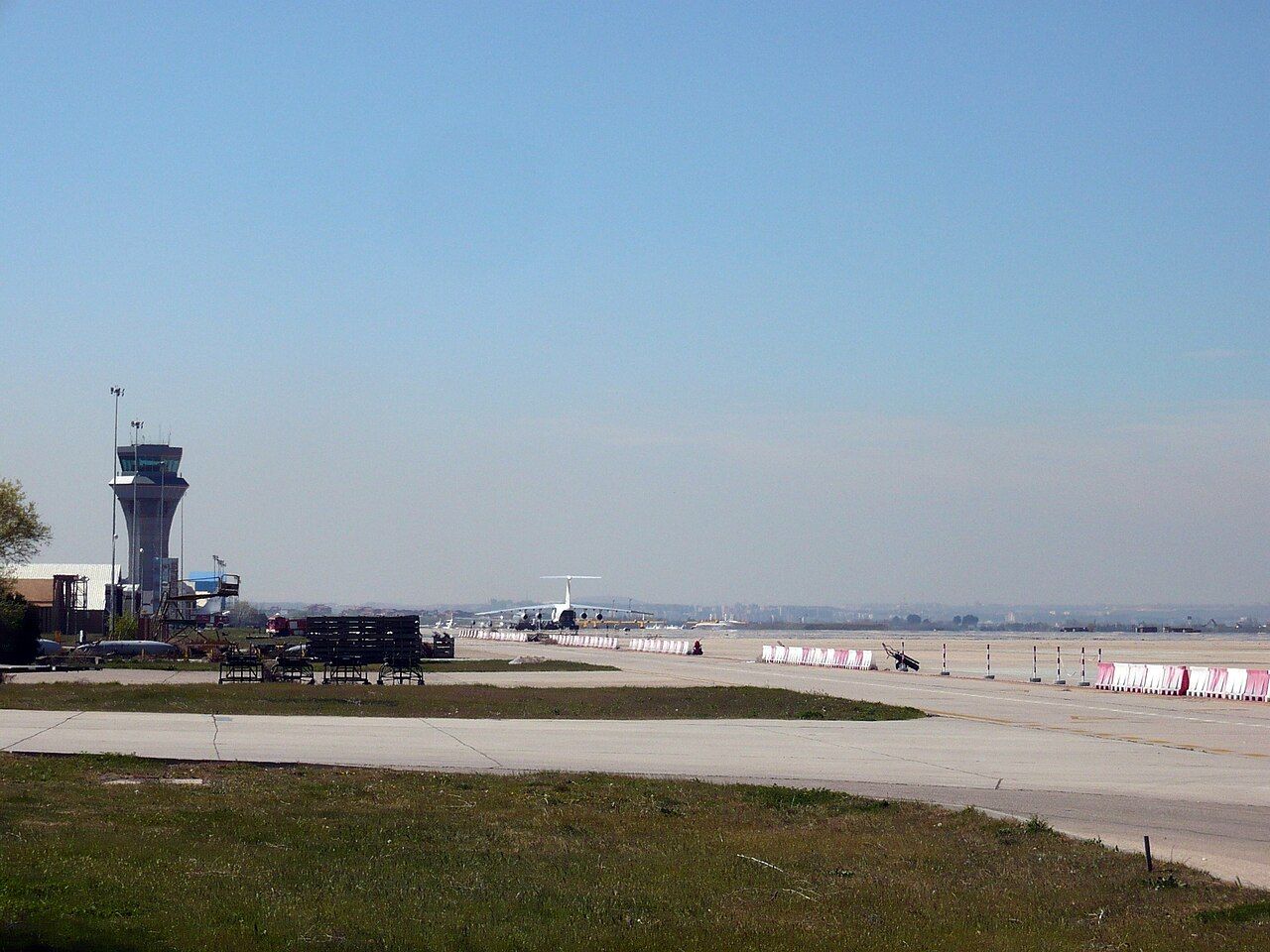 La Base Aérea de Torrejón es uno de los principales aeropuertos militares españoles.