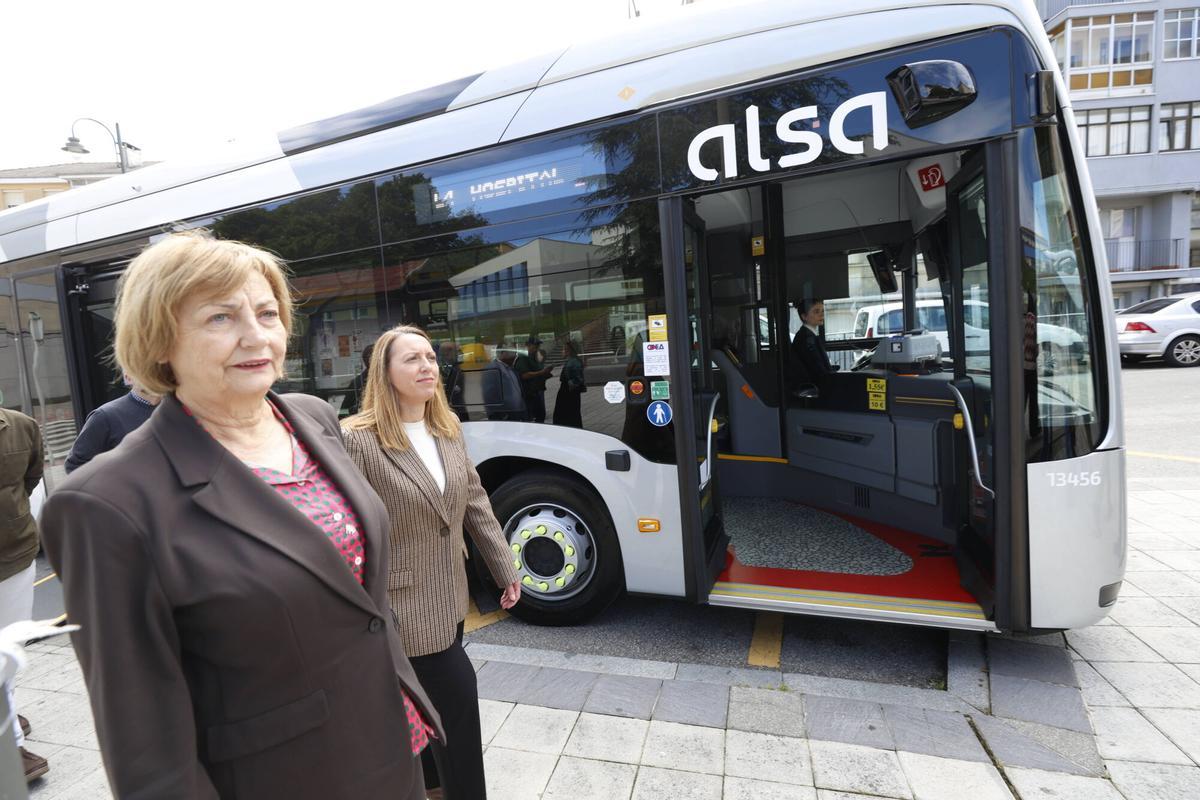 En imágenes: El primer bus eléctrico del Consorcio de Transportes se estrena en Avilés