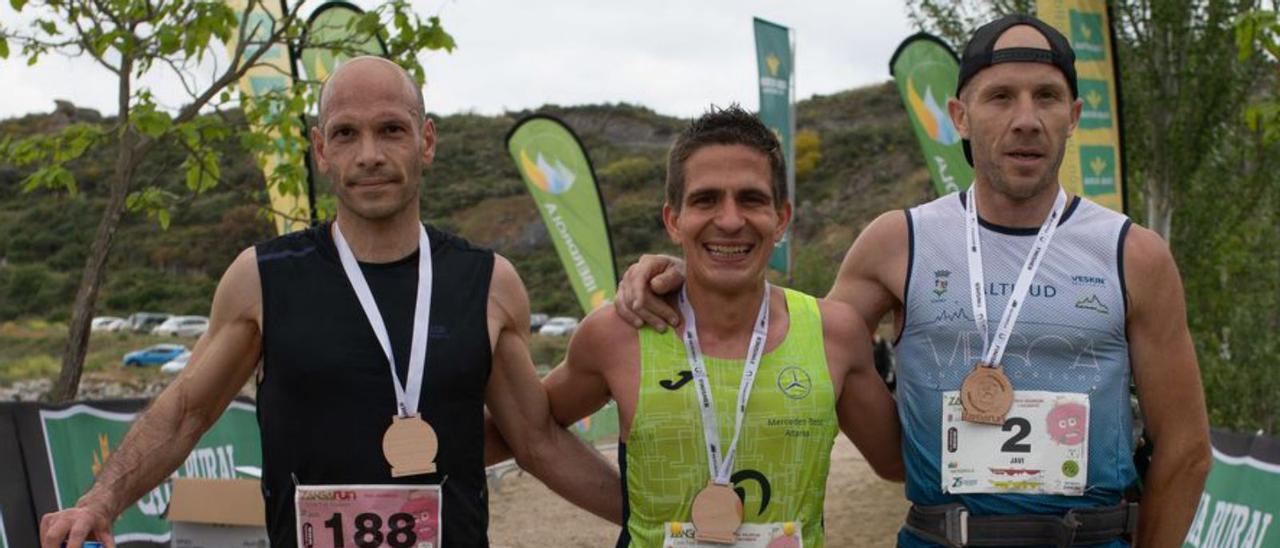 Los tres primeros hombres en la carrera de ayer.