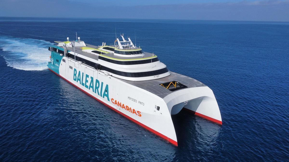 El fast ferry Mercedes Pinto conecta diariamente Gran Canaria, Tenerife y Fuerteventura
