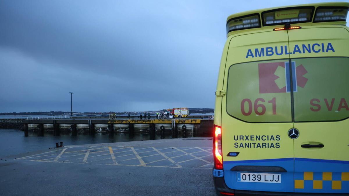 Una ambulancia medicalizada operando en la comarca.