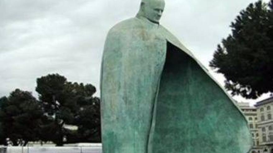 Duras críticas al monumento de Juan Pablo II en Roma
