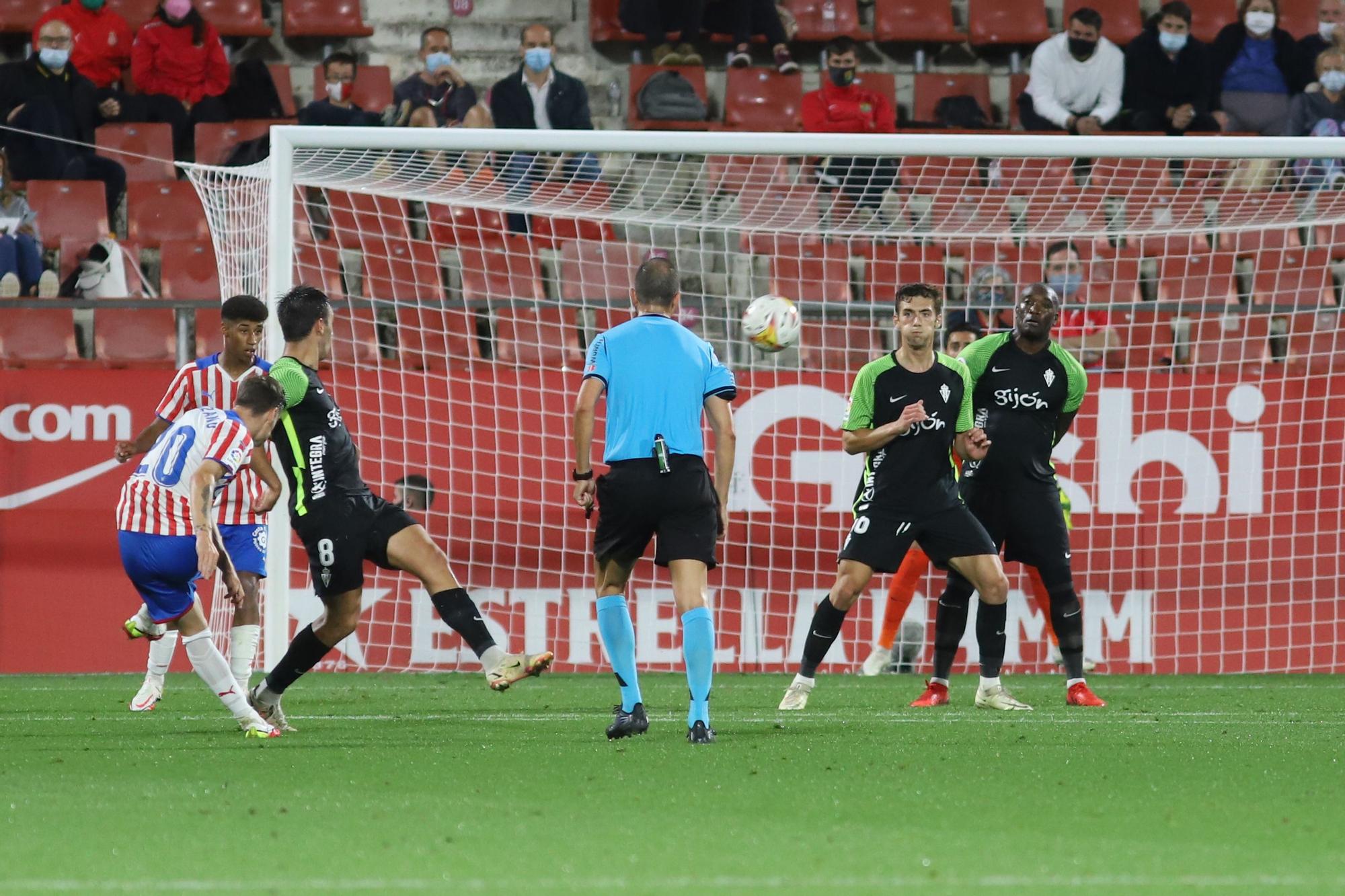 Las imágenes del partido entre el Girona y el Sporting (1-2)