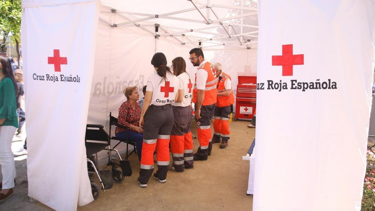 El dispositivo de Cruz Roja para la Fiesta de los Patios incluye a 30 personas y una ambulancia