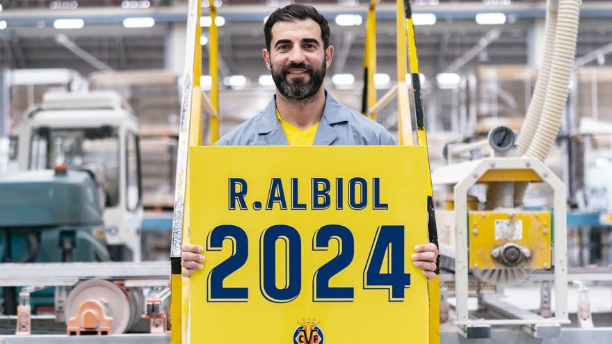 Raúl Albiol renueva con el Villarreal hasta el 2024