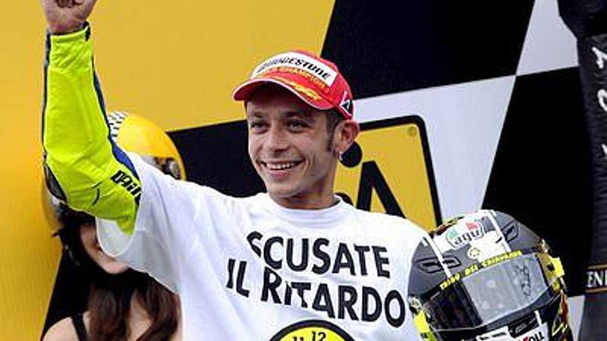 Valentino Rossi gana en Misano sobre cuatro ruedas