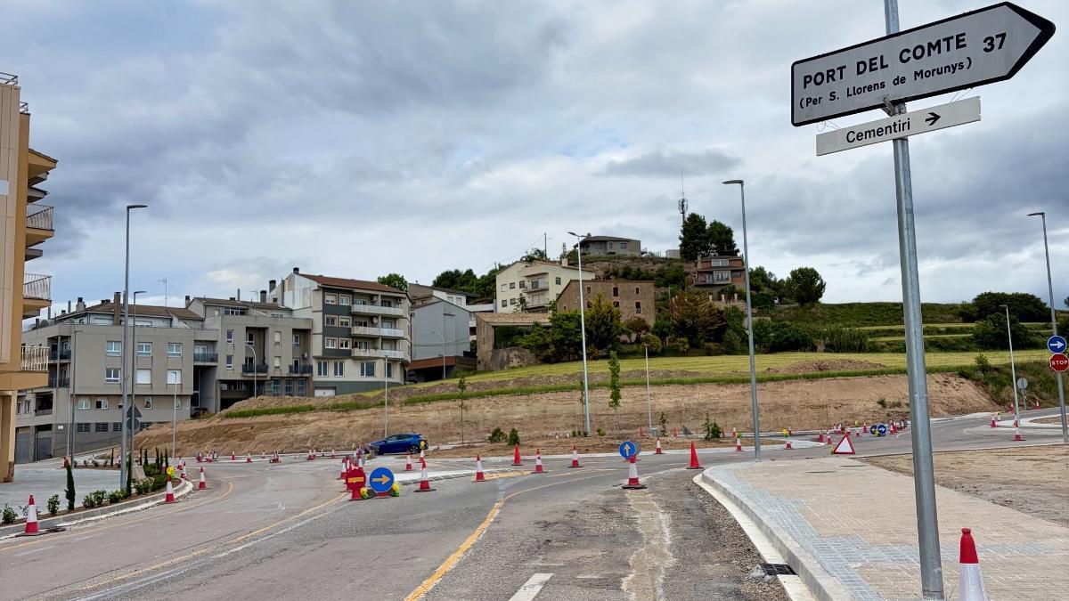 L'estat de les obres de la nova rotonda a l'altura de l'Escola El Vinyet