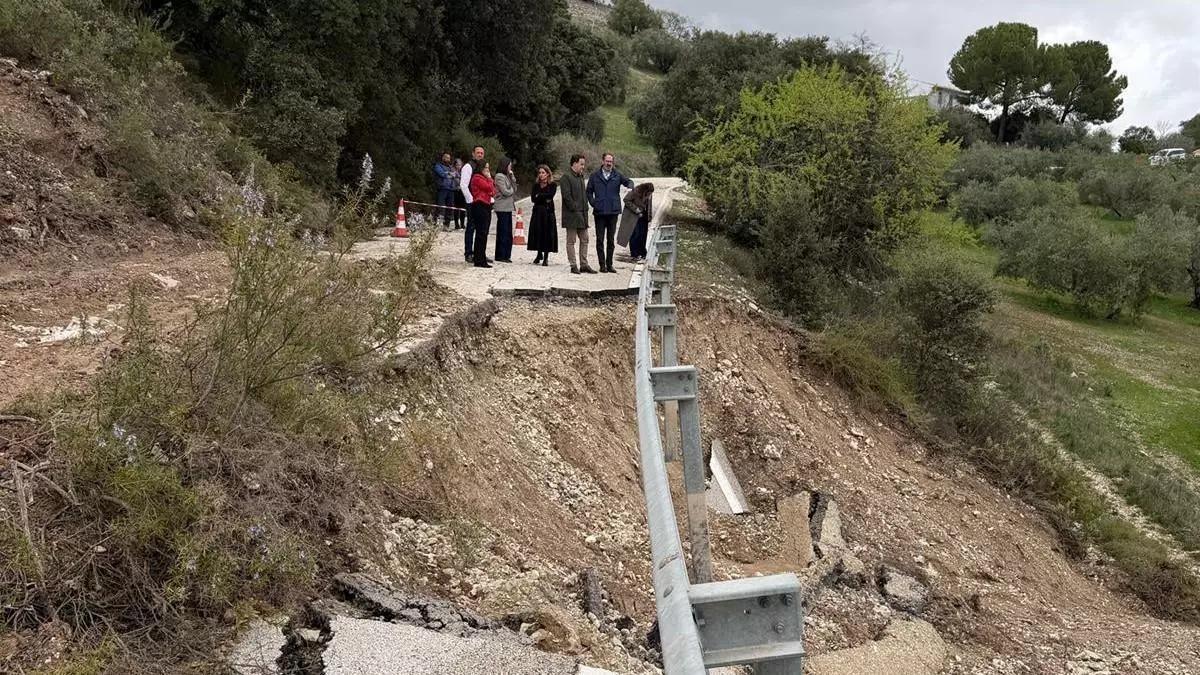 Obras en la A-4154 en El Salado, en Priego de Córdoba.