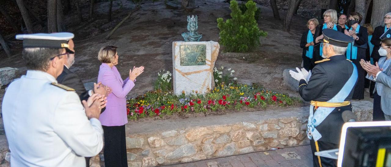 Alfonso X El Sabio preside ya la explanada del Castillo de la Concepción