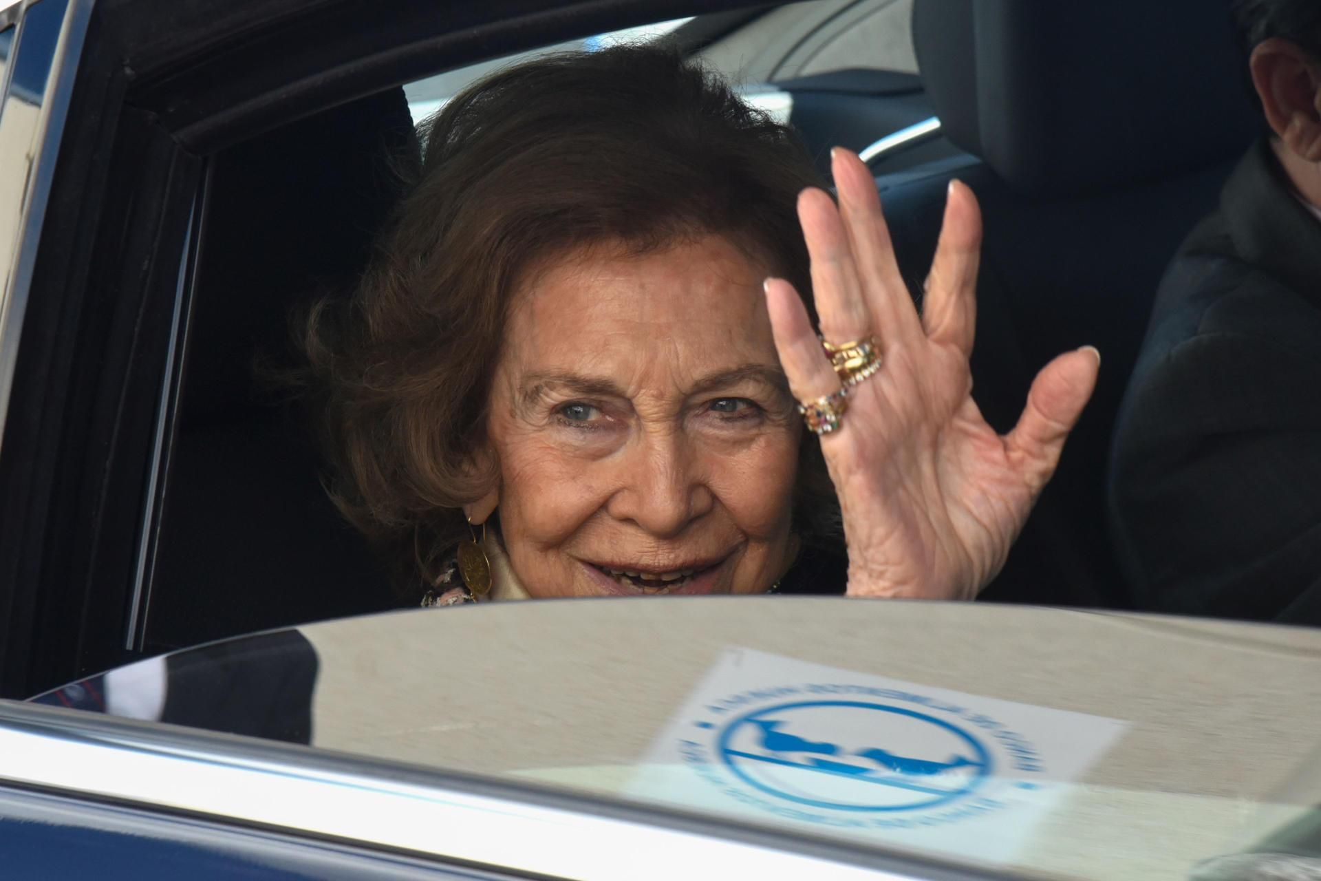 La reina Sofía visita el Banco de Alimentos de Huesca