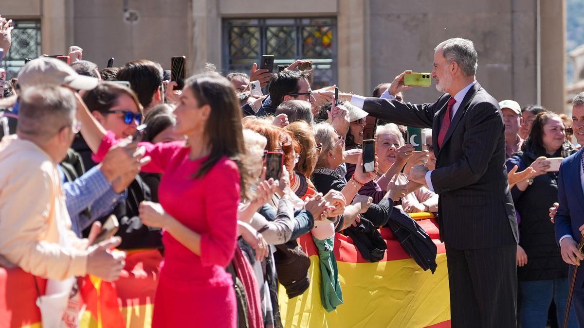 Miles de personas reciben a los Reyes en Jaén para celebrar los 1.200 años de capitalidad