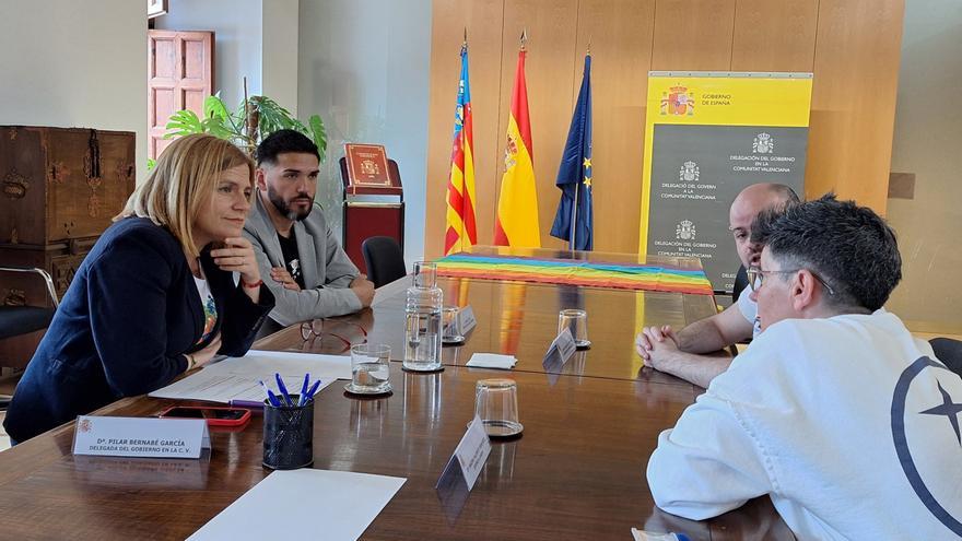 La delegada del Gobierno en la Comunitat Valenciana, Pilar Bernabé, reunida con representantes del colectivo LGTB+ Lambda
