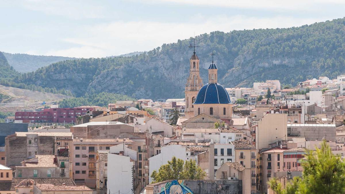 Visual de la ciudad con la iglesia de Santa María