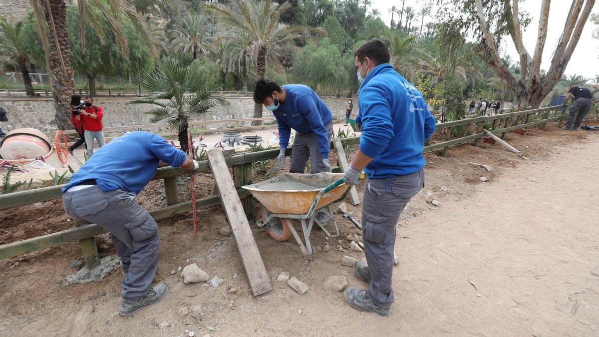 Trabajos municipales en la ladera de Elche.