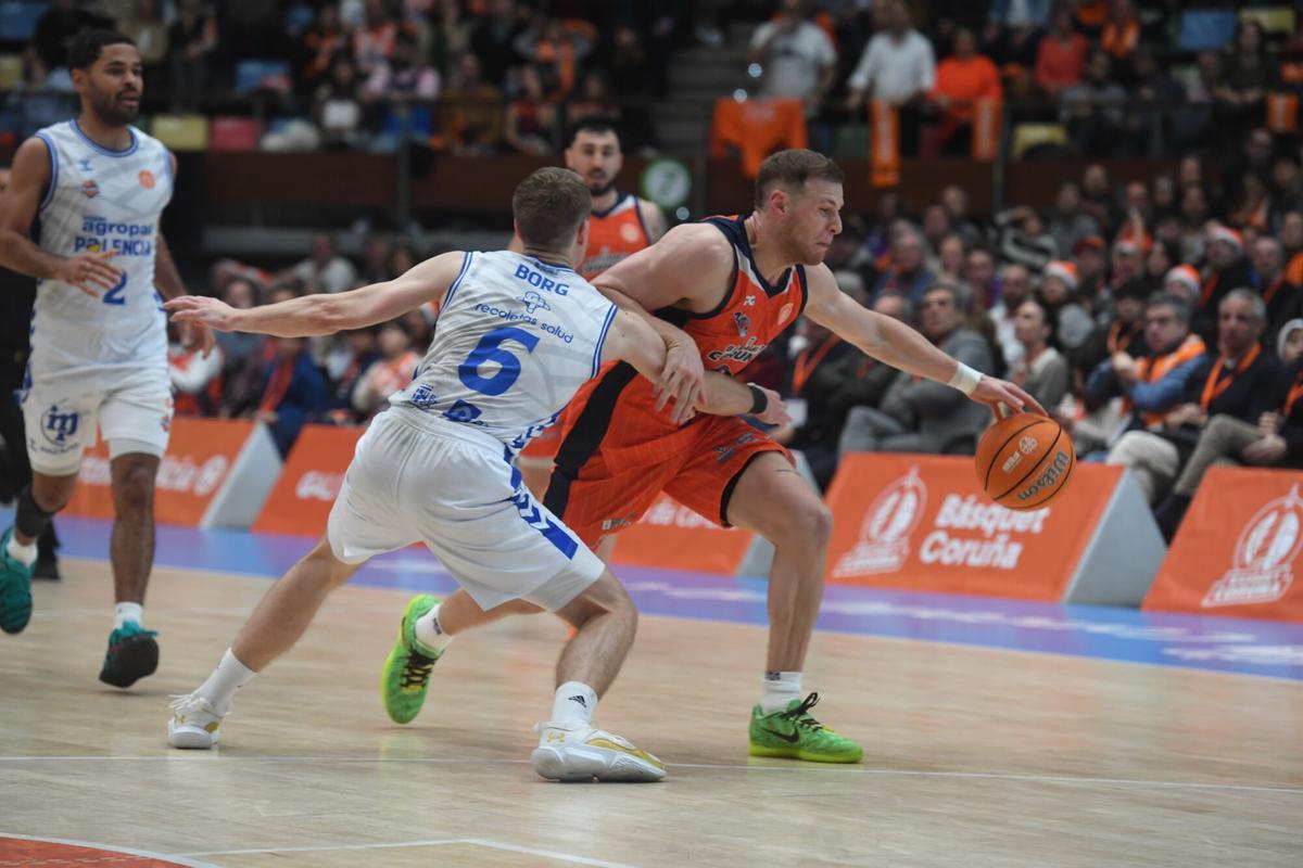 Jorgensen y Borg, en un duelo en el Leyma Coruña-Palencia del Coliseum en diciembre.
