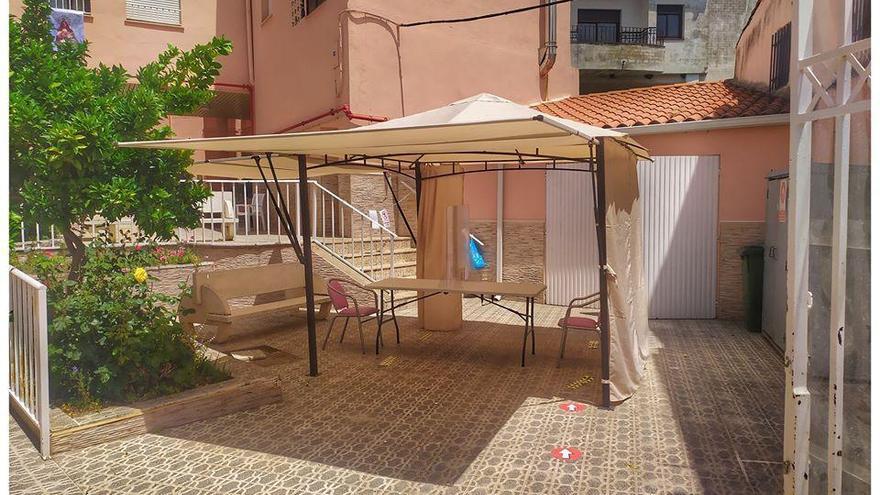 La residencia de mayores de Torrejoncillo instala una carpa para garantizar las visitas