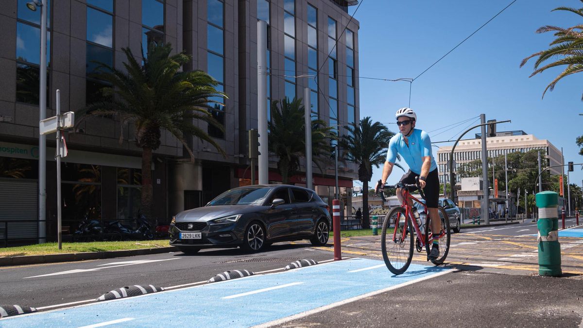 Carril bici en el centro de Santa Cruz.