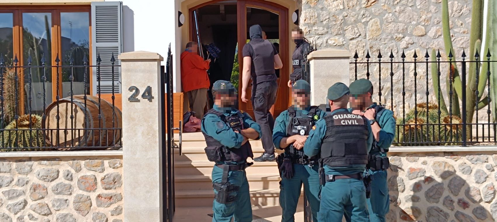 Guardia Civil y policías alemanes realizan una operación en Cala Rajada contra una organización internacional de blanqueo de dinero