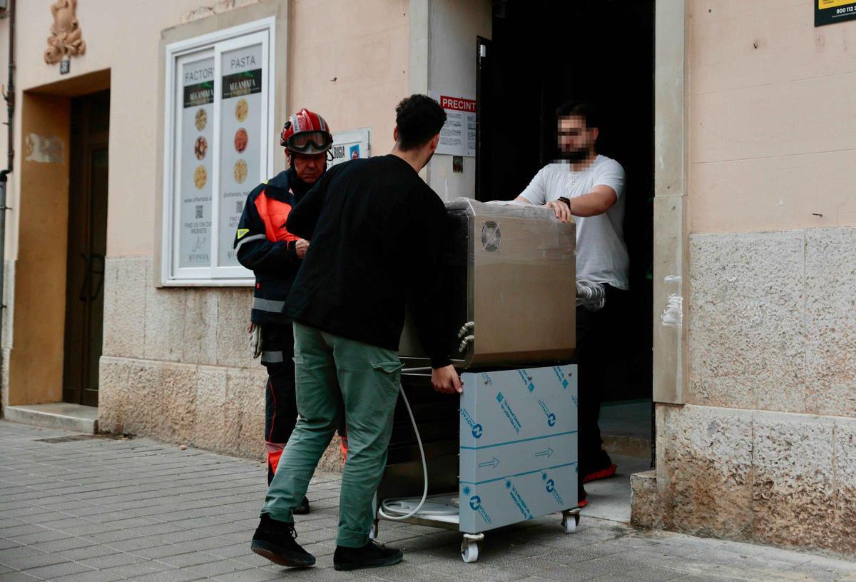 Desalojan tres viviendas de la calle Gaspar Bennàsar, en Palma, por riesgo de derrumbe