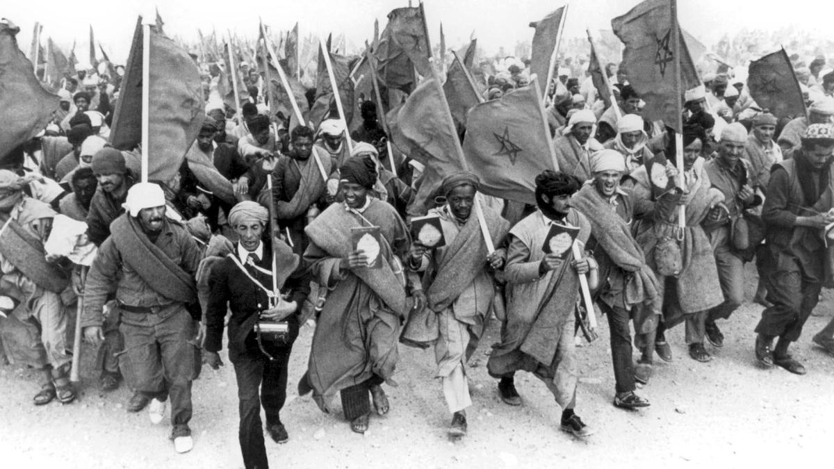 Manifestantes marroquíes en la Marcha Verde en 1975.