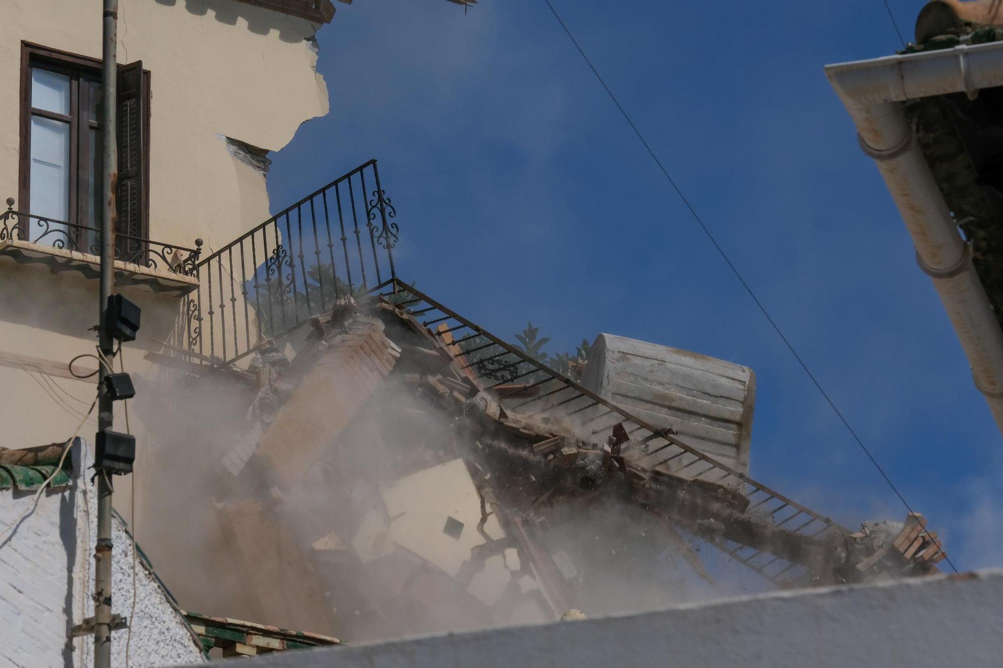 La demolición de Villa Atalaya, en imágenes