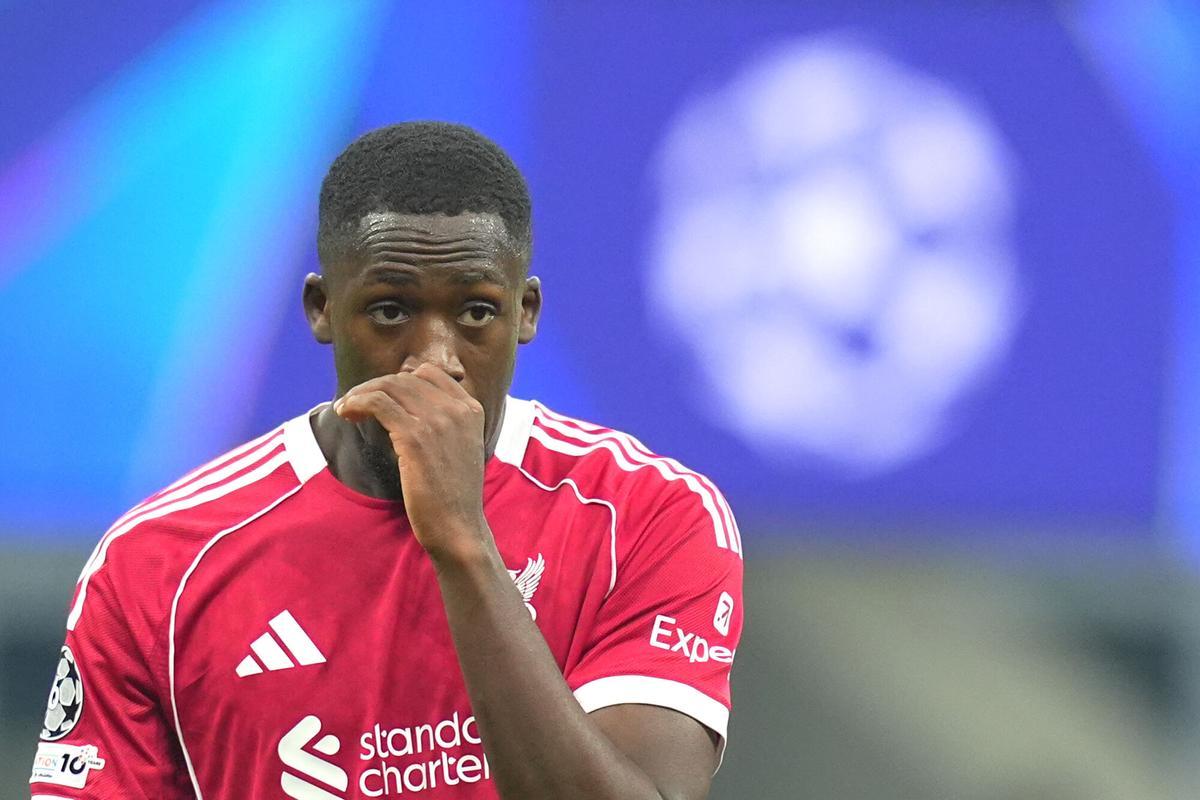 Ibrahima Konate de Liverpool durante el partido de fútbol de la Liga de Campeones de la UEFA entre Inter y Liverpool en el estadio de San Siro en Milán, norte de Italia - martes, 09 de diciembre de 2025. Deporte - Fútbol. (Foto de Spada/LaPresse)