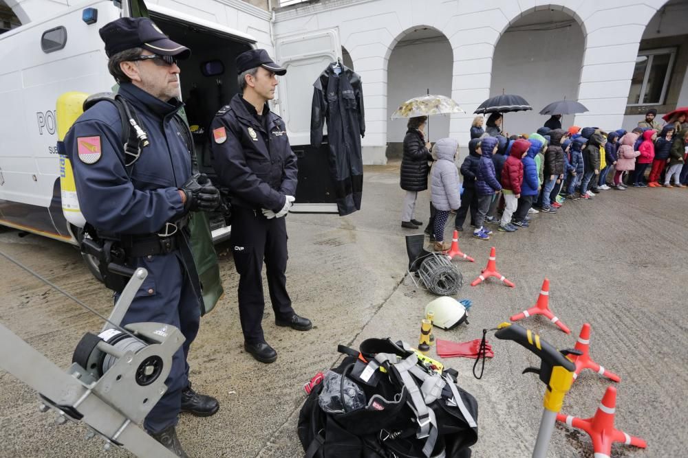 Exhibición policial para escolares.