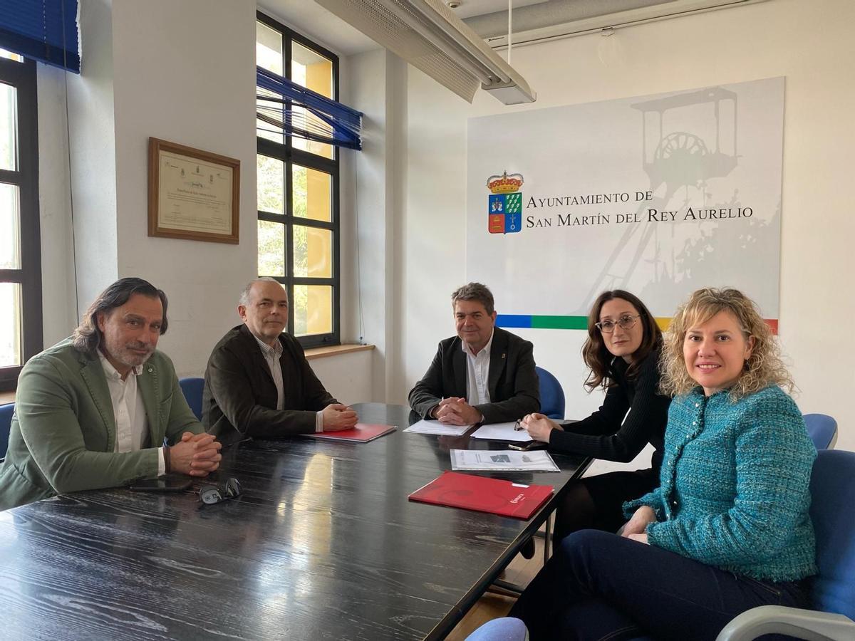 Por la izquierda, Antonio Virgili, José Manuel Ferreira, José Ramón Martín Ardines, Cintia Ordoñez, concejala de Hacienda, y Leticia Fernández