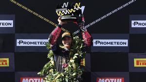 Carrasco celebra su título Mundial