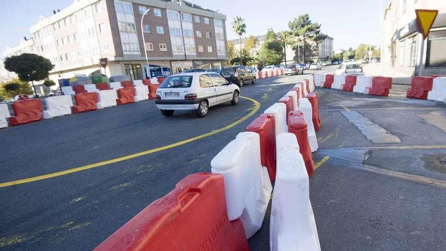 Tráfico fluido tras eliminar la rotonda en el cruce de Sol y Mar. En la imagen, media rotonda.