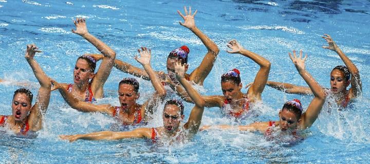Las integrantes del equipo español de natación sincronizada durante su actuación en la final de rutina libre por equipos de los Mundiales de natación que se celebran en Kazán (Rusia), en la que han conseguido la quinta plaza.