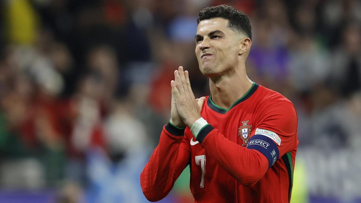 Cristiano Ronaldo pide perdón a los aficionados de Portugal al transformar el penalti de la tanda.