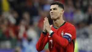Cristiano Ronaldo pide perdón a los aficionados de Portugal al transformar el penalti de la tanda.