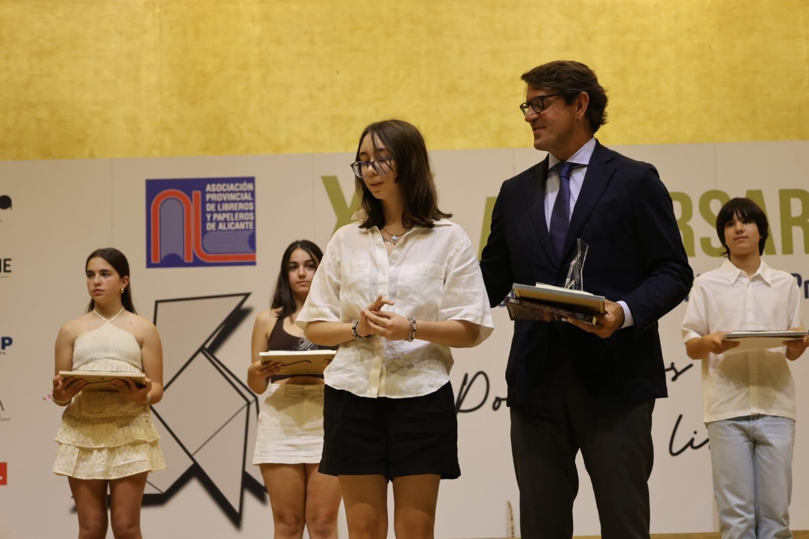 Entrega de premios en el ADDA del XX Concurso de los Mejores Relatos Breves Juveniles de la Provincia de Alicante