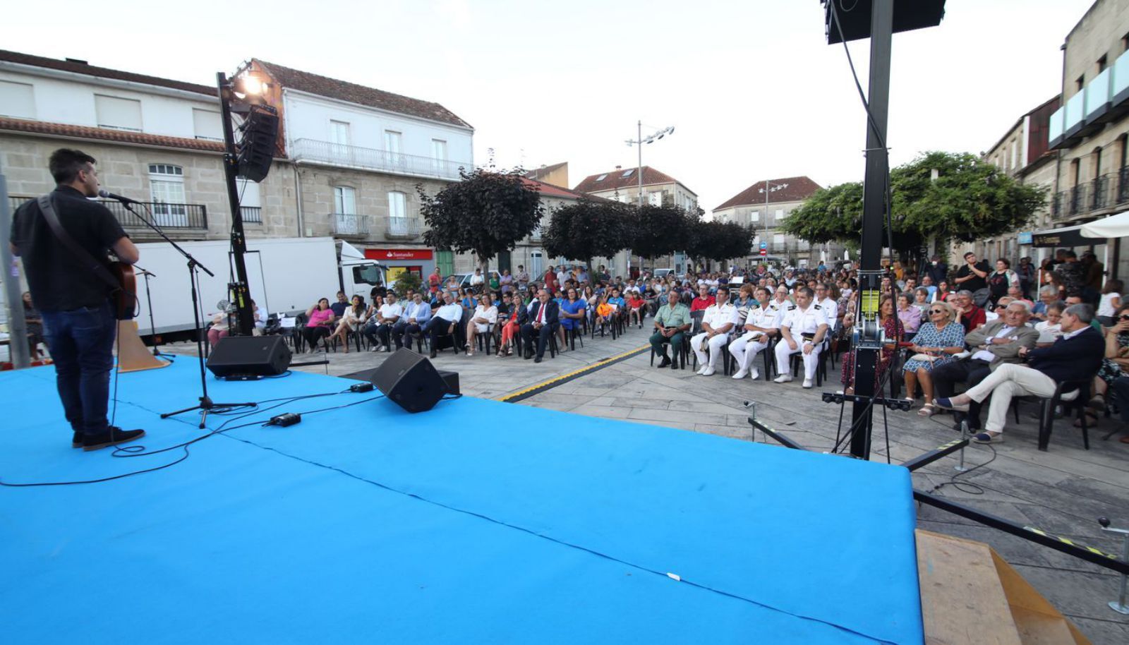 Un momento de la Gala de la Lamprea, celebrada ayer en la Plaza del Concello.