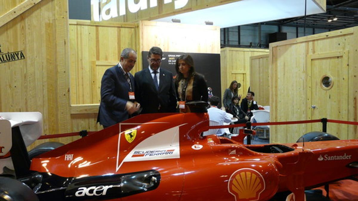 El 'conseller' Felip Puig y Marian Muro, en el estand de Catalunya en Fitur, este viernes.