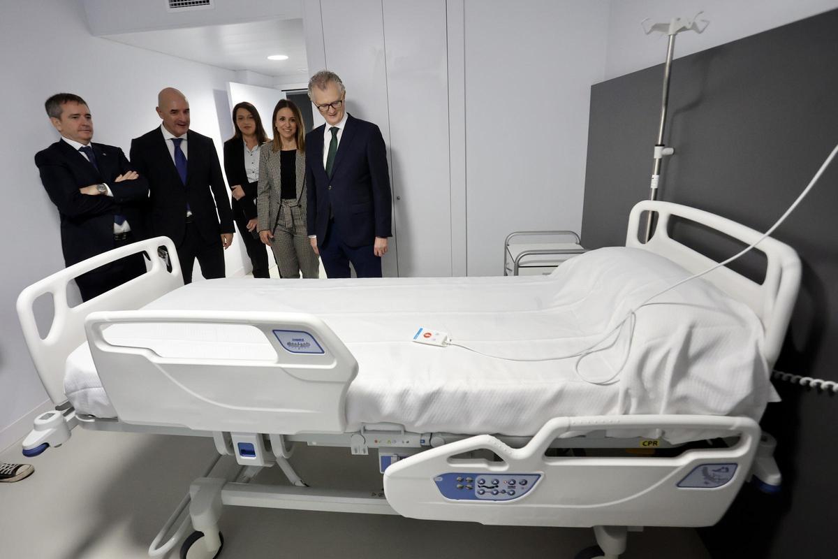 El consejero de Salud asistió este miércoles a la inauguración de IMED Virgen de la Fuensanta.