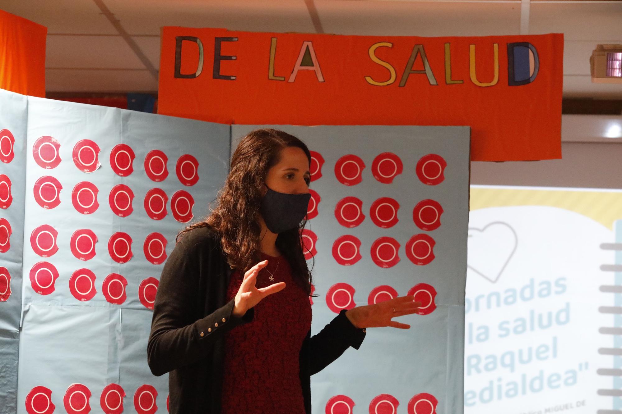 Alumnos del colegio Cervantes  en las III Jornadas de Salud, con Raquel Medialdea