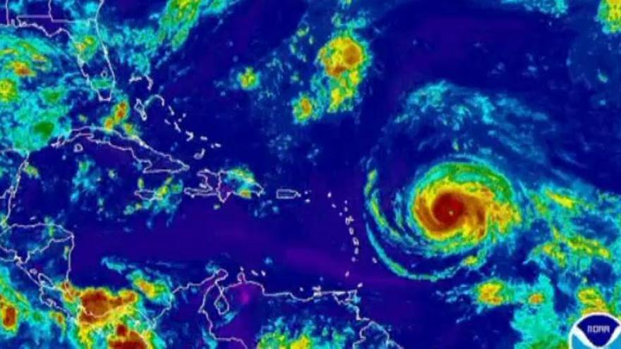 El huracán 'Irma' cobra fuerza y amenaza a las islas del Caribe