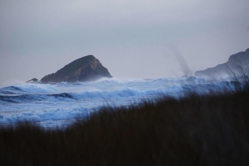 Temporal de viento y oleaje en Asturias